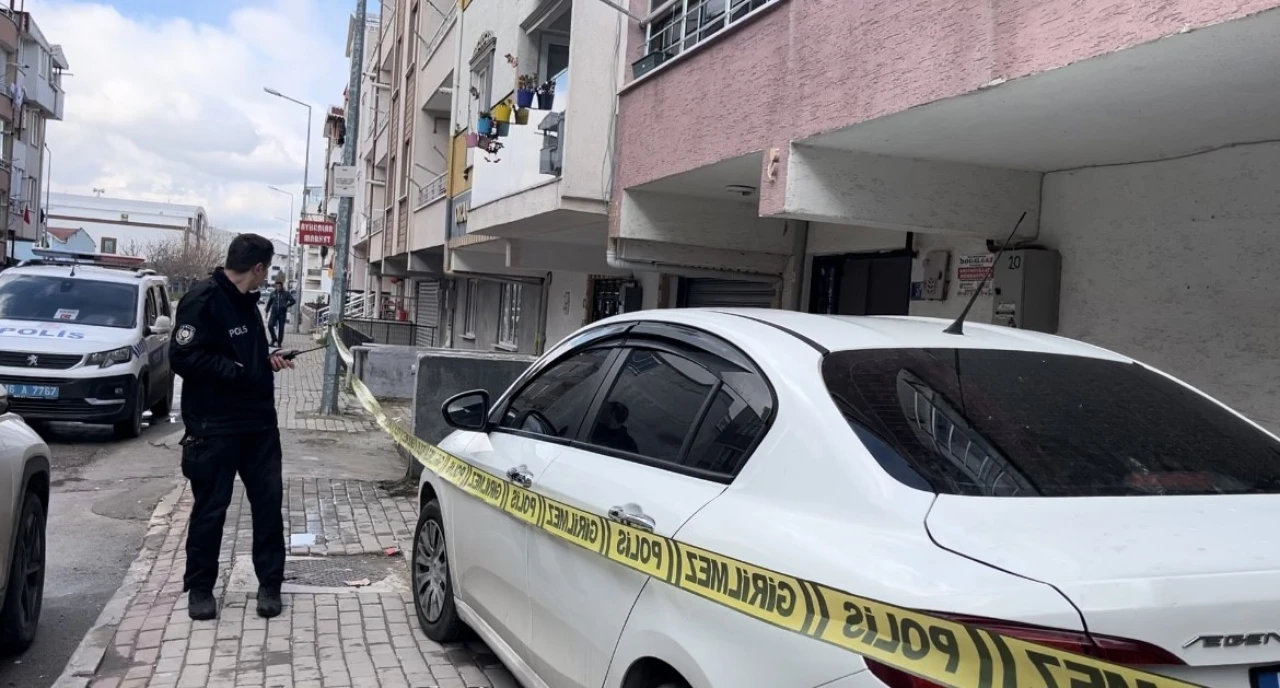 Ekmek almaya giderken bacağından vuruldu