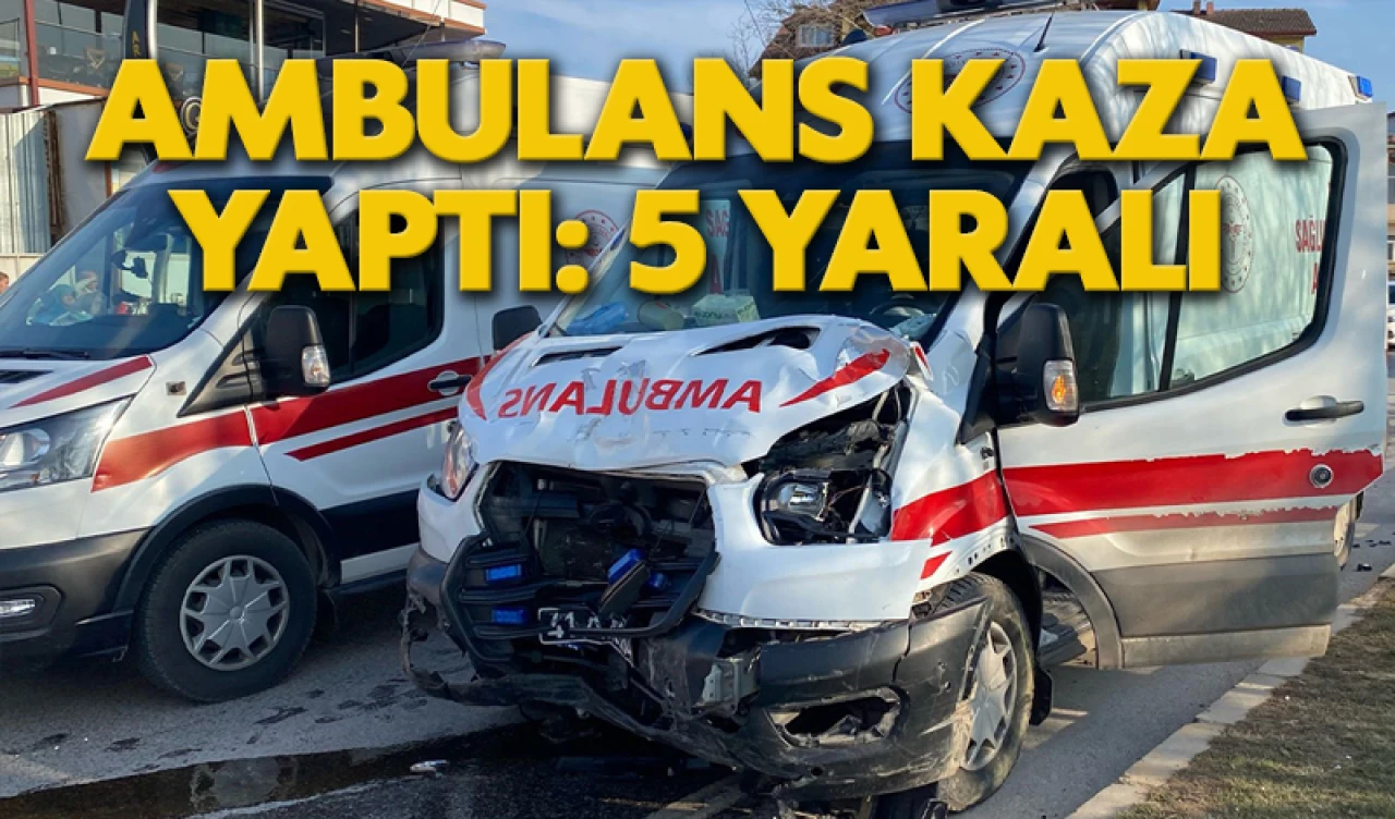 Ambulans kaza yaptı: 5 yaralı