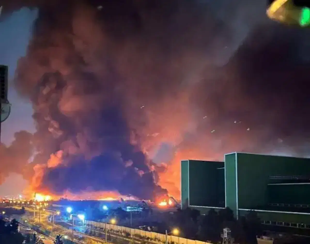 Uluslararası havalimanı vuruldu, uçaklar böyle alev aldı