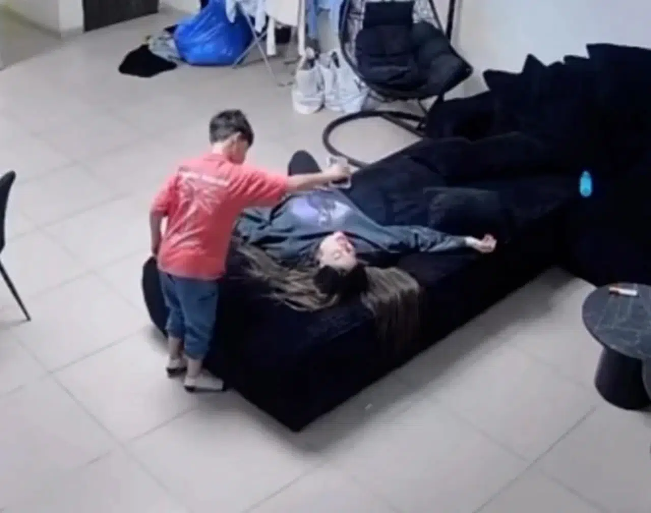 8 yaşındaki çocuk, annesinin hayatını kurtardı