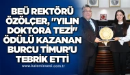 BEÜ Rektörü Özölçer, "Yılın Doktora Tezi" ödülü kazanan Burcu Timur'u tebrik etti.