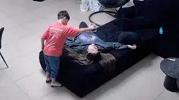 8 yaşındaki çocuk, annesinin hayatını kurtardı