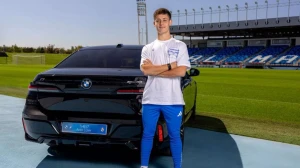 TÜM FUTBOLCULARA HEDİYE ARABA