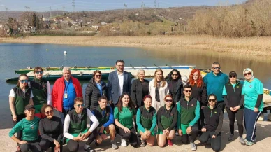 Kadın gazeteciler 8 Mart etkinliğinde kürek çekti