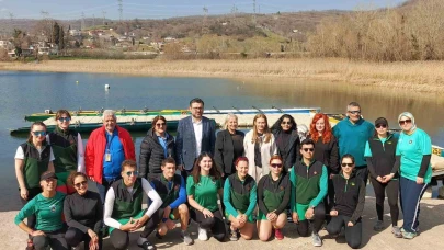 Kadın gazeteciler 8 Mart etkinliğinde kürek çekti