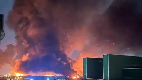 Uluslararası havalimanı vuruldu, uçaklar böyle alev aldı