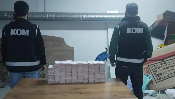 Bir evin bodrumundan çuvallar dolusu para çıktı