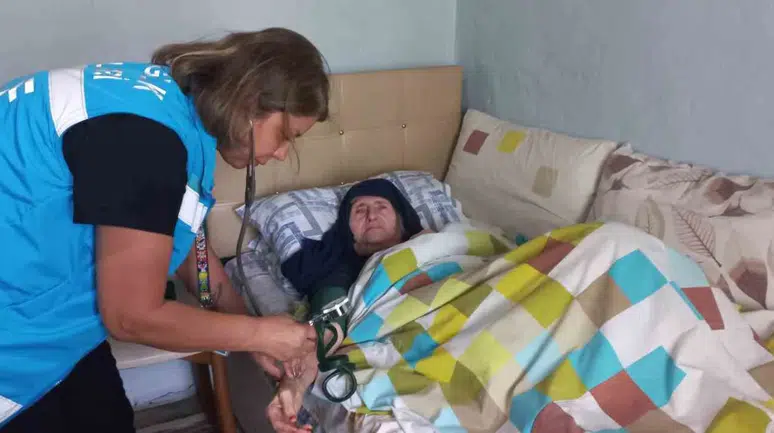 Dua aldıran uygulamada hizmet alan vatandaşlar gözyaşlarını tutamıyor