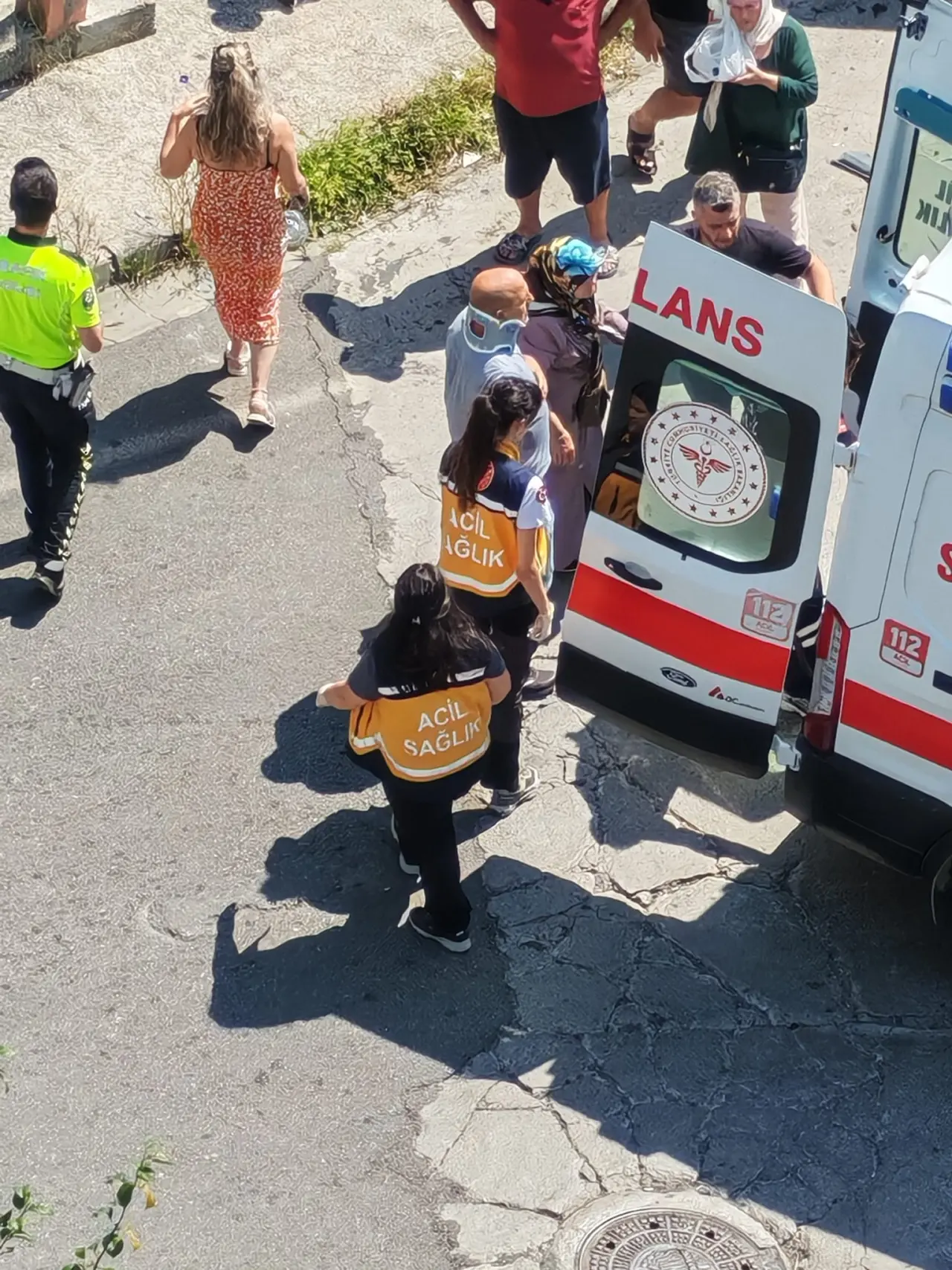 Kilimli’de Taksi ile Halk Otobüsü Çarpıştı 5
