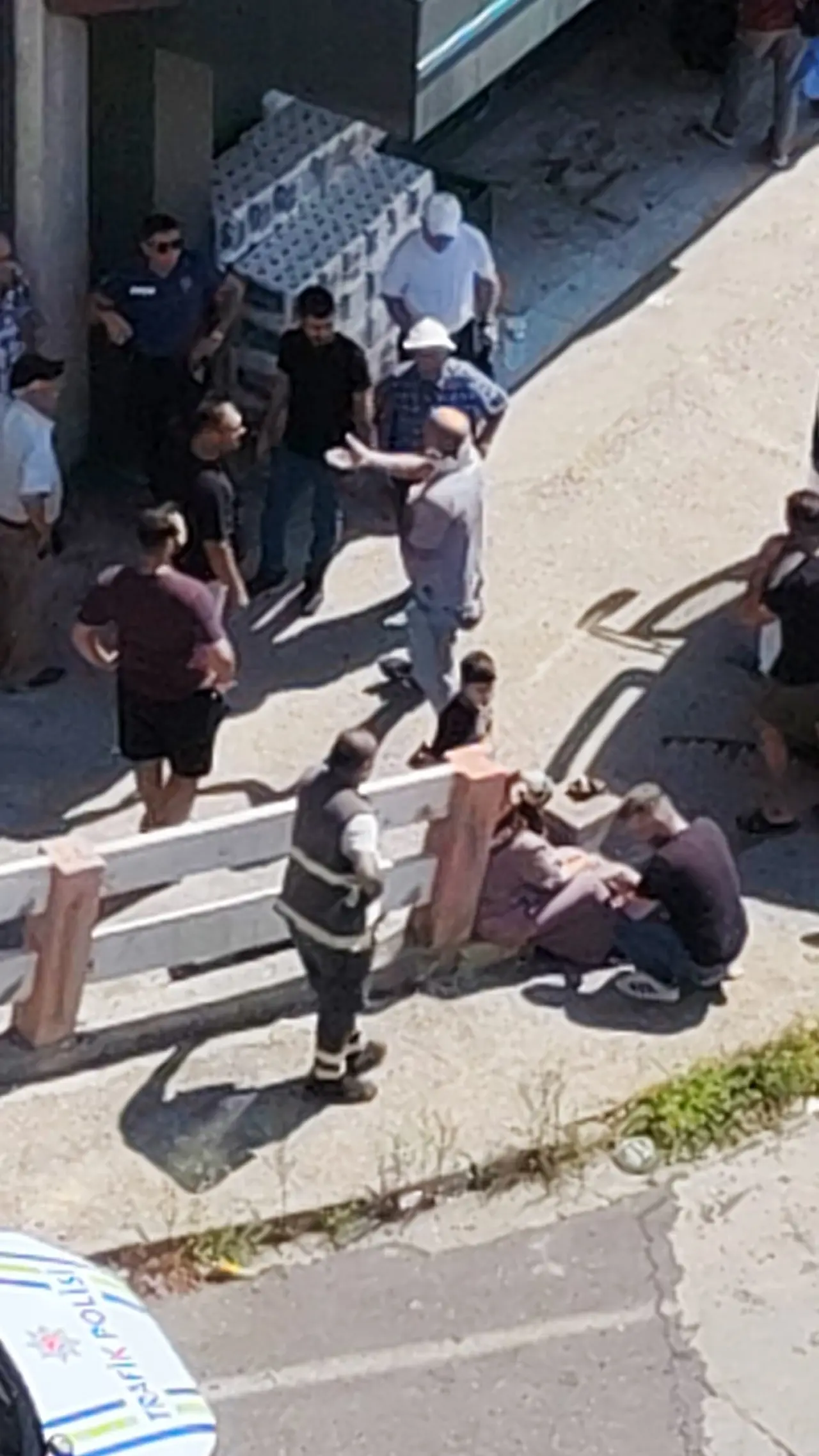 Kilimli’de Taksi ile Halk Otobüsü Çarpıştı 6