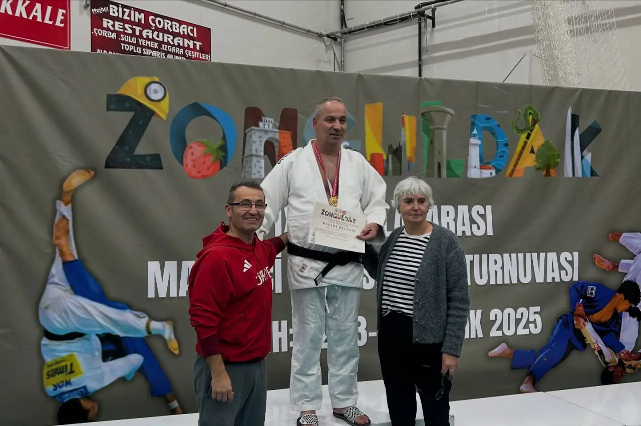 dövüş sanatları ve yazı görseli olabilir