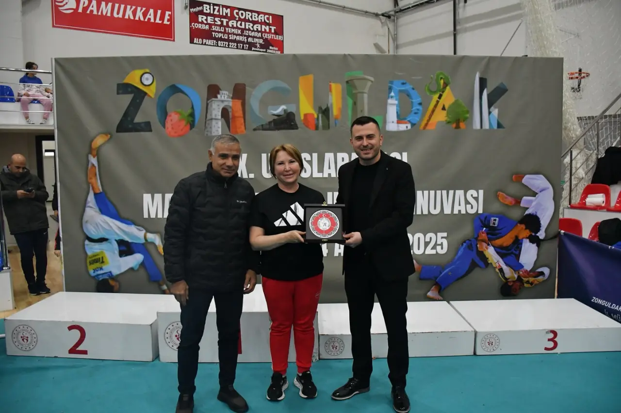 kaykay ve şunu diyen bir yazı 'PAMUKKALE MepeK BİZİM RESTA RTAURANT ESMCORBACI ÇORBACI ÇORBA TAURANT TOPLU TEMEK.IZ SİPERIS LUSİPERIS ÇEŞİTLERİ ALOPARET:09722221717 ALINIR ALIMIR Soa ለመ κ.ι SLAP MI ን NUVASI 025 2 ZONGULDA 3' görseli olabilir