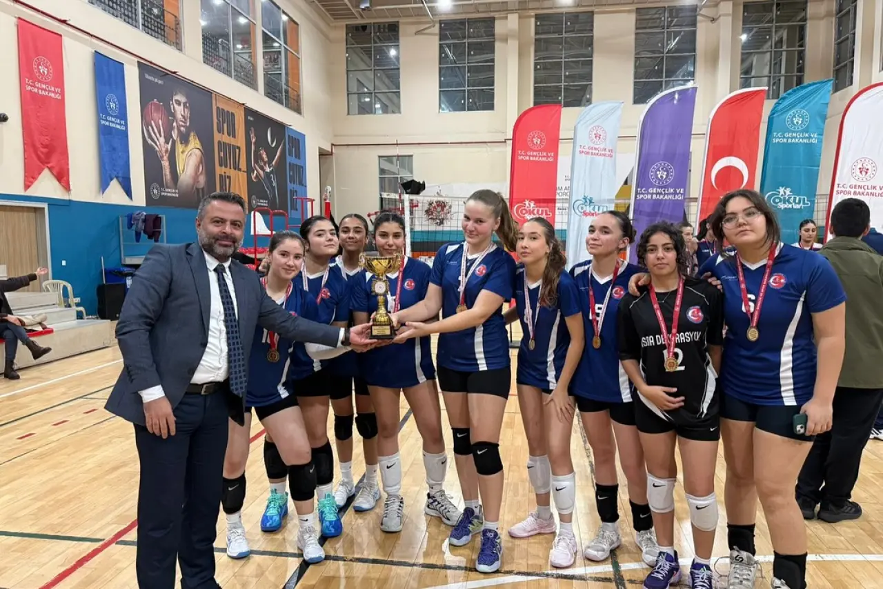 voleybol ve yazı görseli olabilir