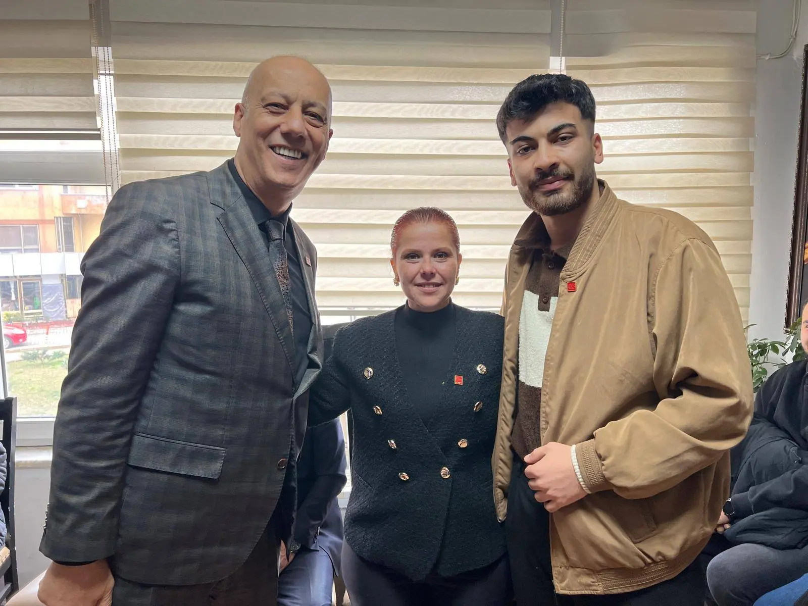 bir veya daha fazla kişi görseli olabilir