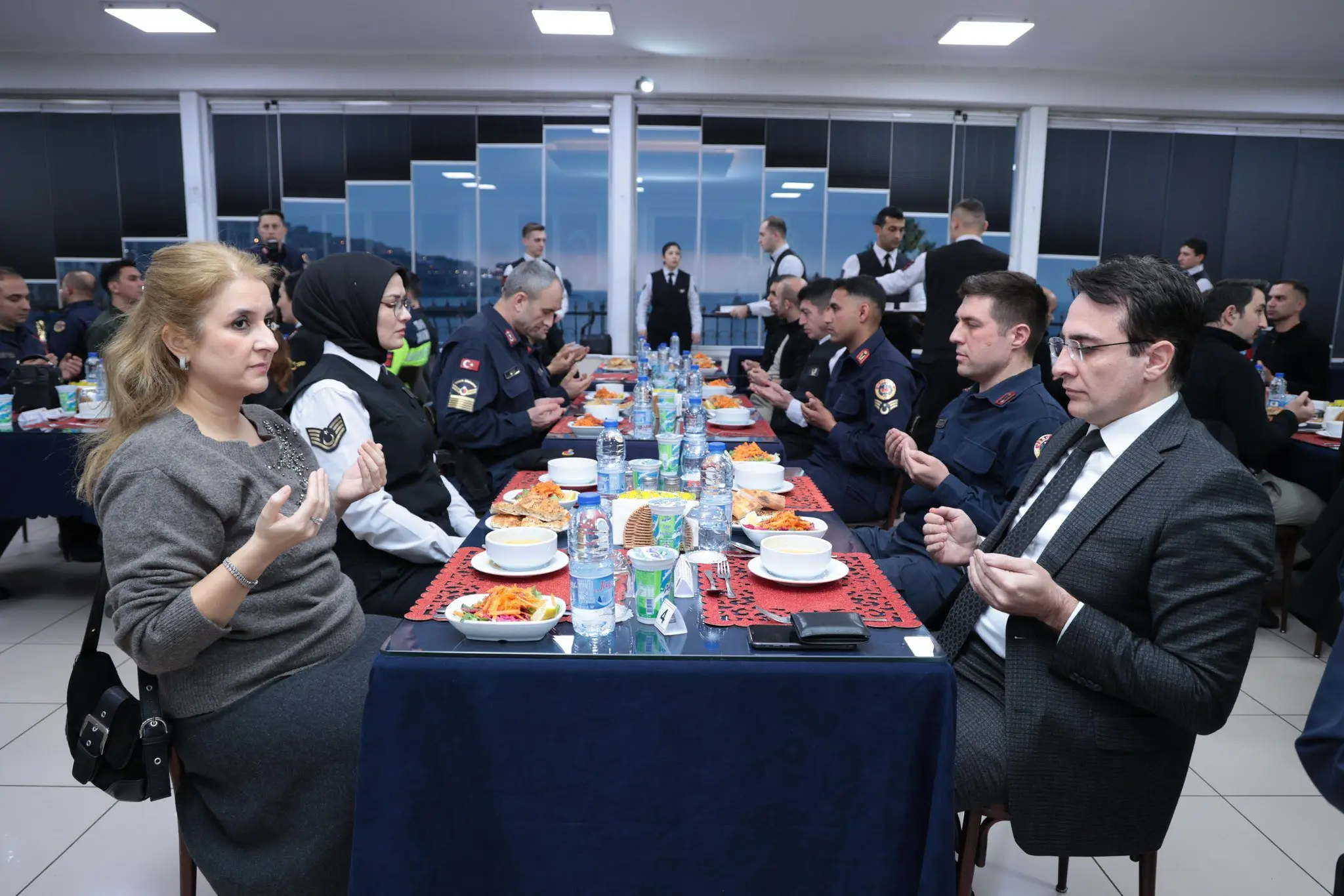 bir veya daha fazla kişi görseli olabilir