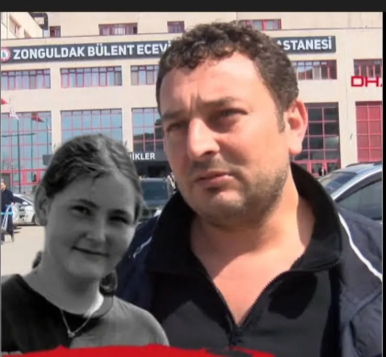 bir veya daha fazla kişi ve şunu diyen bir yazı 'B ZONGULDAK BÜLENT ECEV Tii 西 Fi STANESI 1KLER' görseli olabilir