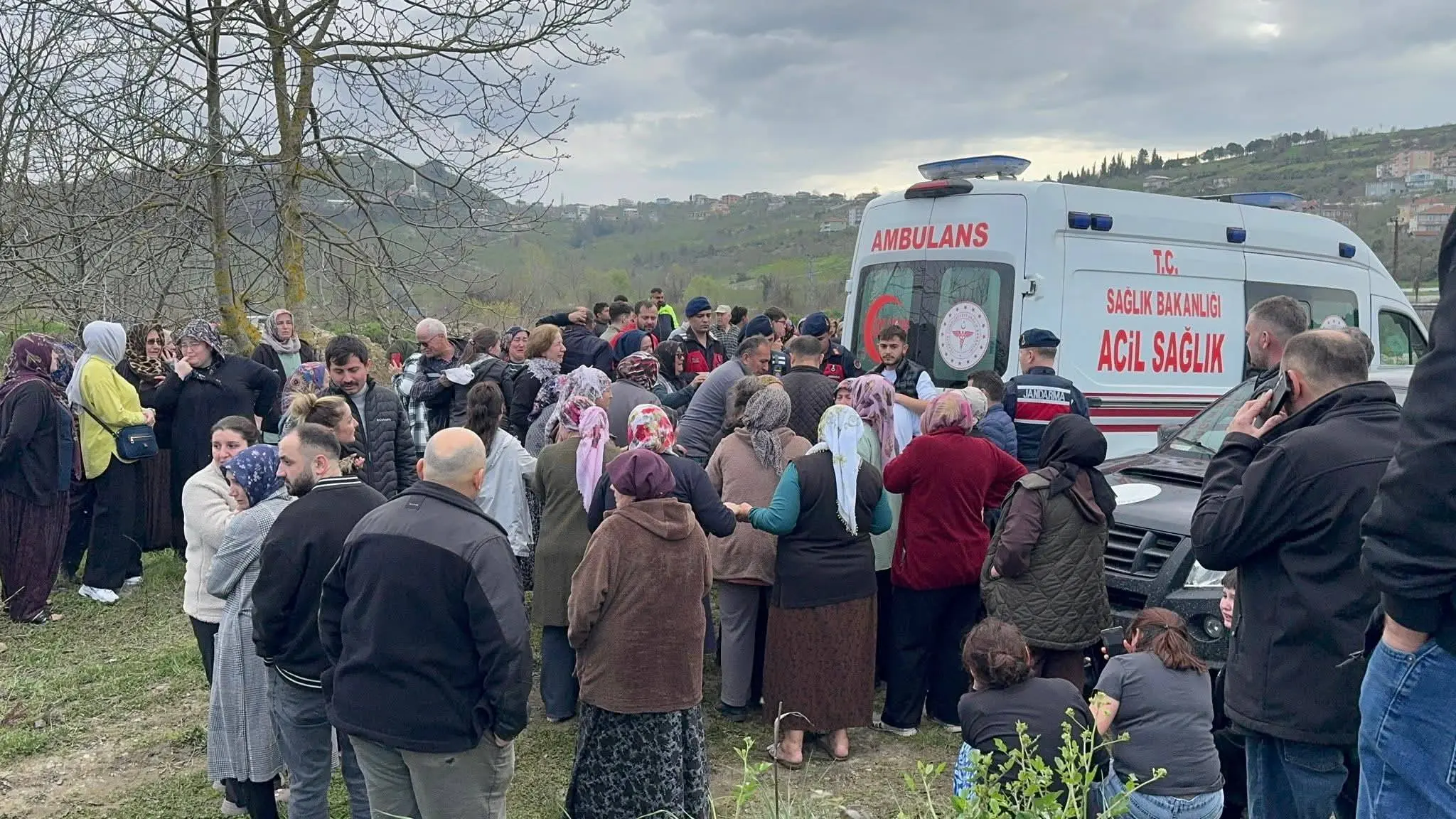 kalabalık görseli olabilir