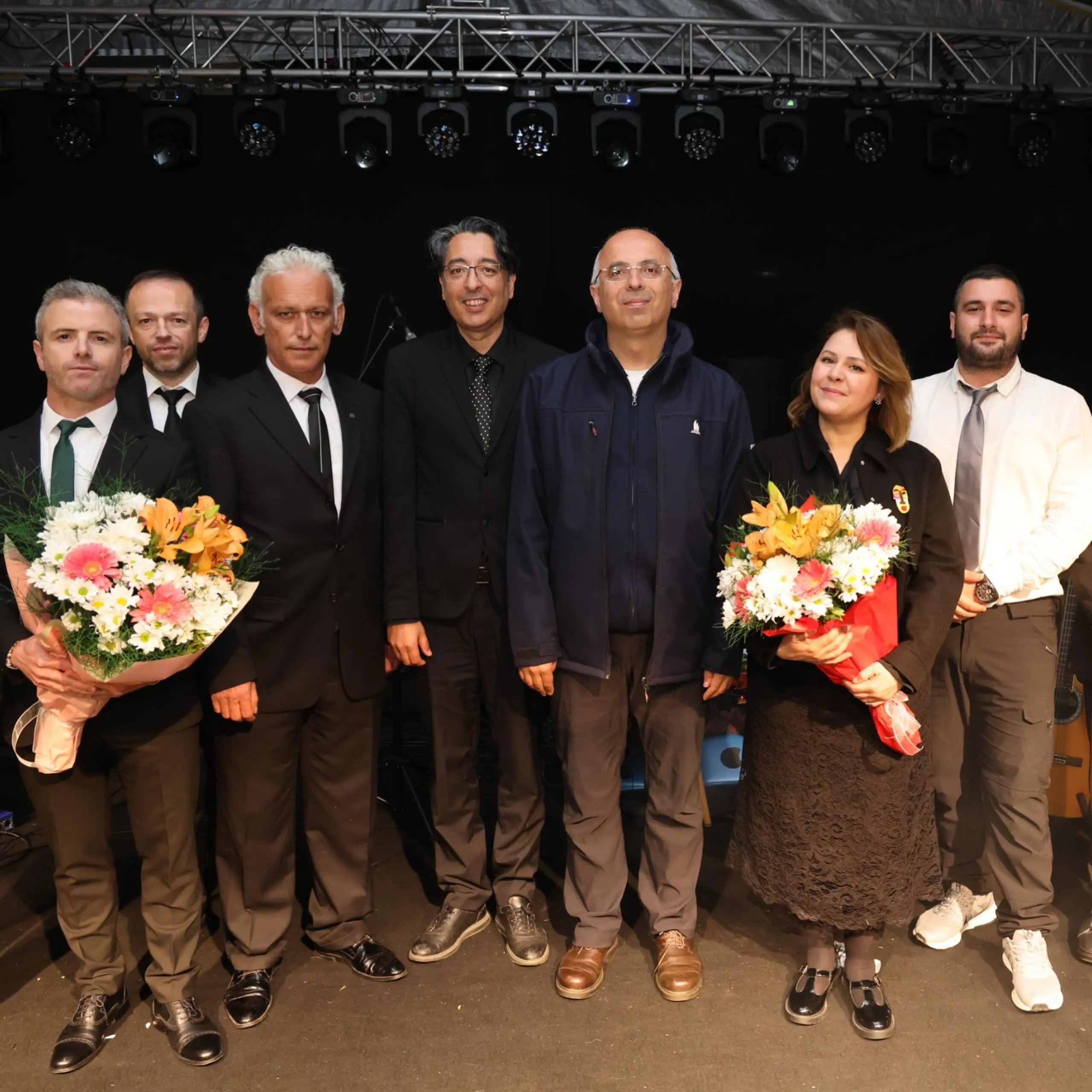 bir veya daha fazla kişi görseli olabilir