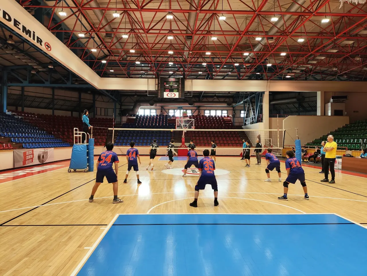 voleybol, basketbol ve ışık görseli olabilir